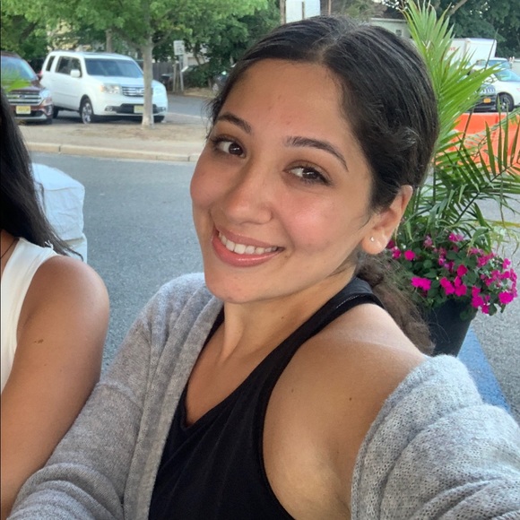 Meet your Posher, Hala - Picture 1 of 1